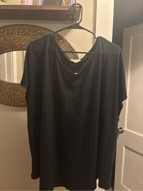 Orvis Black Scoop Neck Short Sleeve Tee